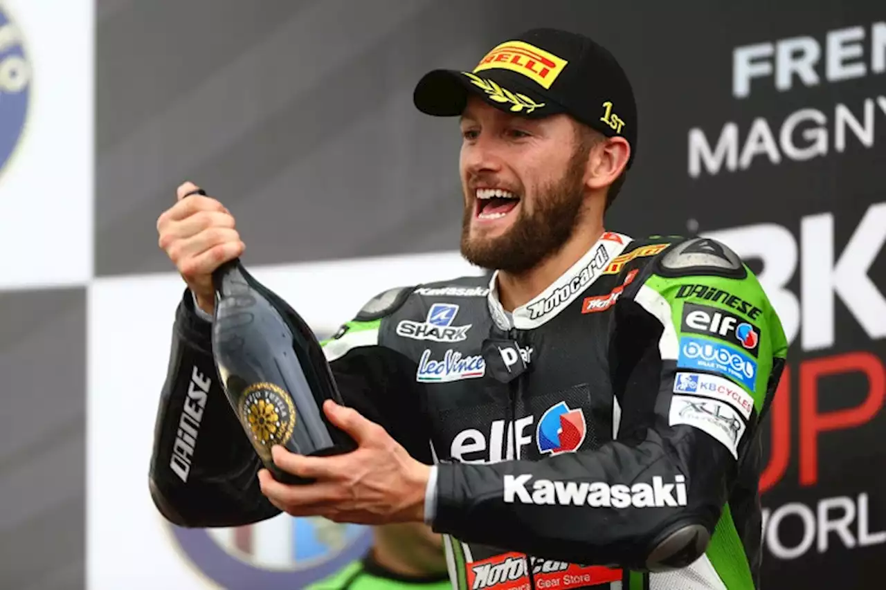 Tom Sykes (Kawasaki) im Kampf mit den Holzwürmern