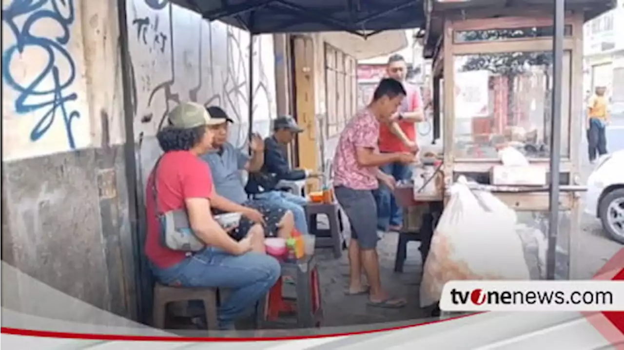 Tukang Bubur di Bandung Keluhkan Harga Beras yang Terus Meroket: Bisa-Bisa Kami Gulung Tikar