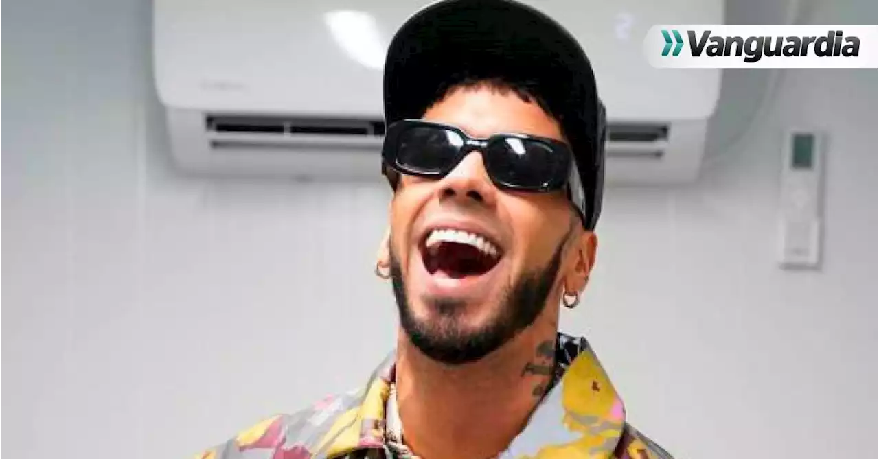 Video: Fan de Anuel le pidió que le regalara su media para saber a qué olía