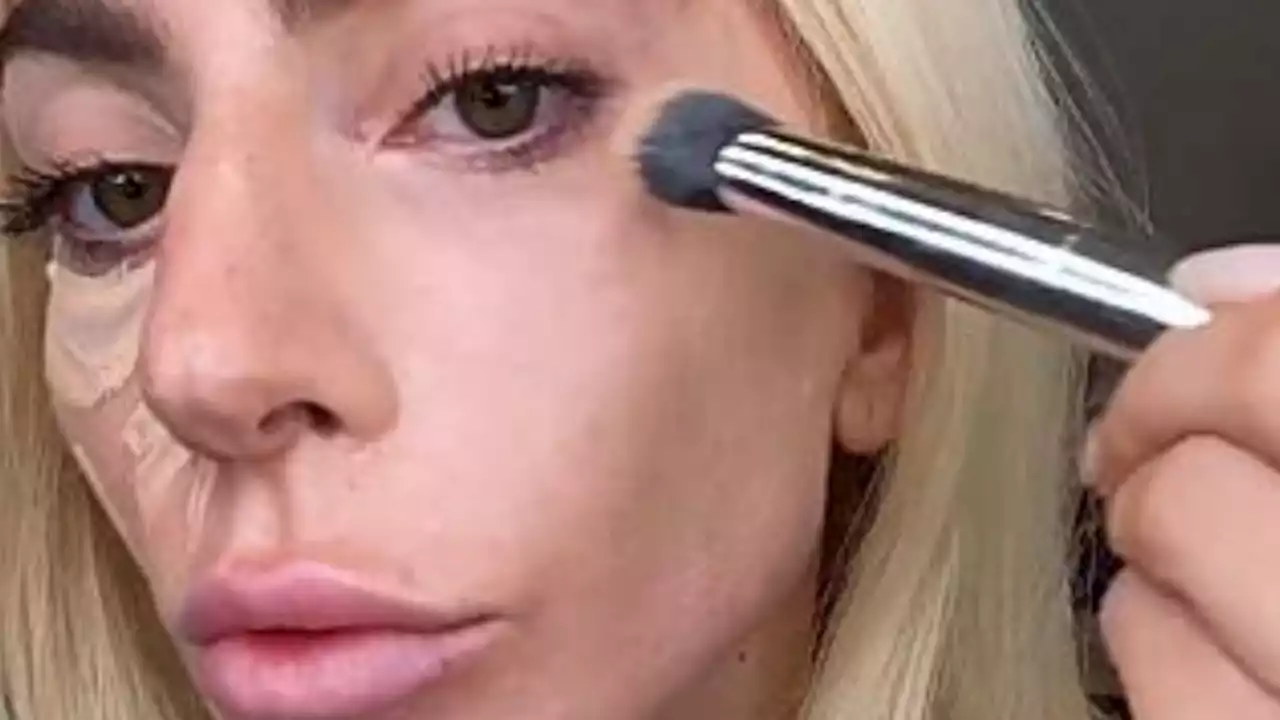 Lady Gaga, senza trucco, svela il rivoluzionario correttore che nasconde ogni imperfezione