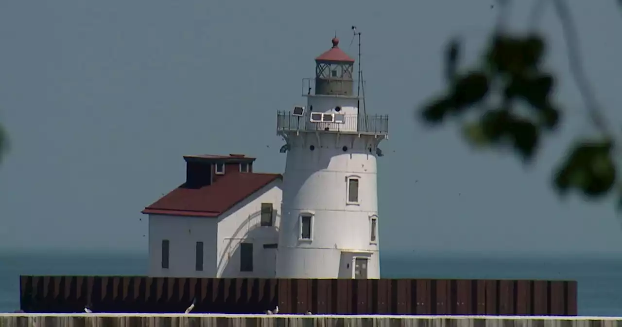 Cleveland Harbor lighthouse won at auction by 2 Cleveland magnates who intend to preserve historic building