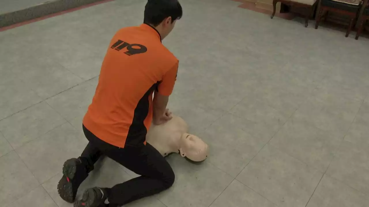 한 가정 살린 경찰관들...CPR 어떻게 했나