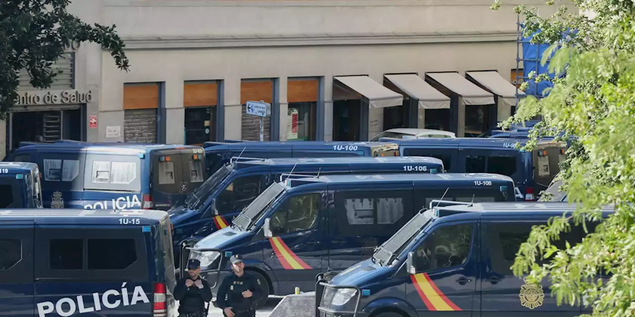 La Policía desaloja oficinas y restaurantes del centro de Madrid por aviso de bomba