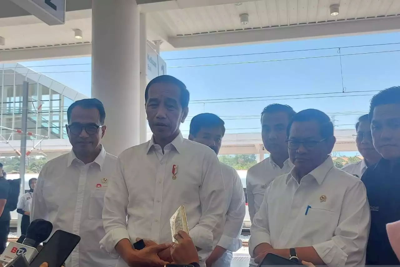 Jokowi: Kereta cepat Jakarta-Surabaya masih dalam studi