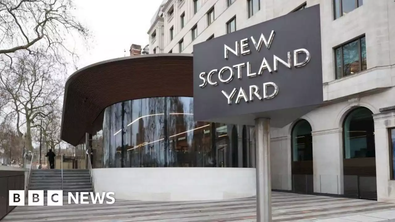 Ex-Met Police worker avoids jail for sex abuse chat