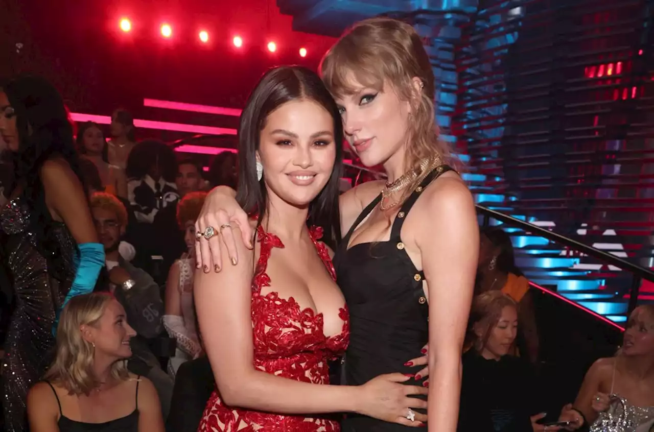 Selena Gomez Shares Candid Moment With Taylor Swift: ‘She’s Looks Stunning, I Look Constipated’