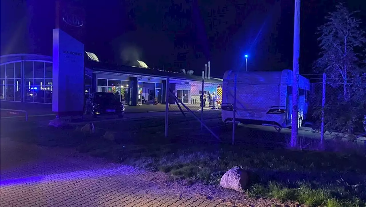 Rykker massivt ud til voldsom brand: 'Der er sket omfattende skader'