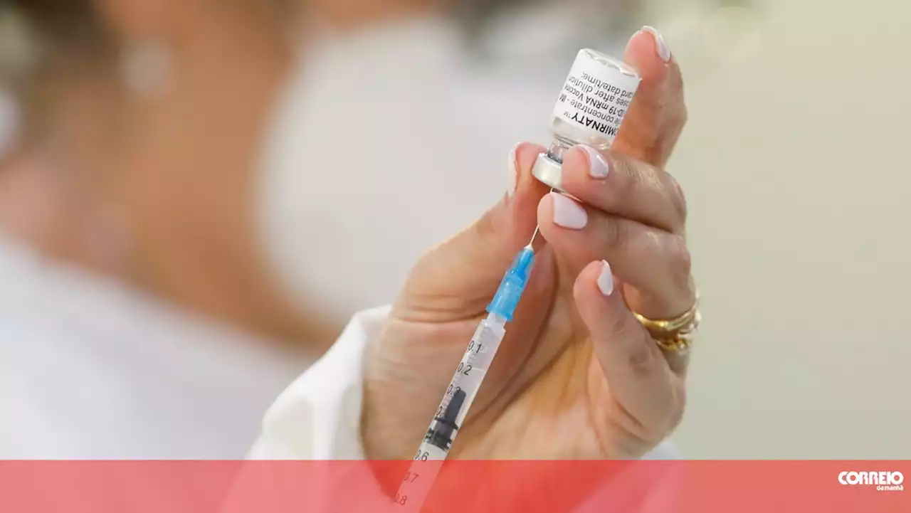 Vacinação contra gripe e covid-19 abrange maiores de 60 anos, doentes crónicos e residentes em lares