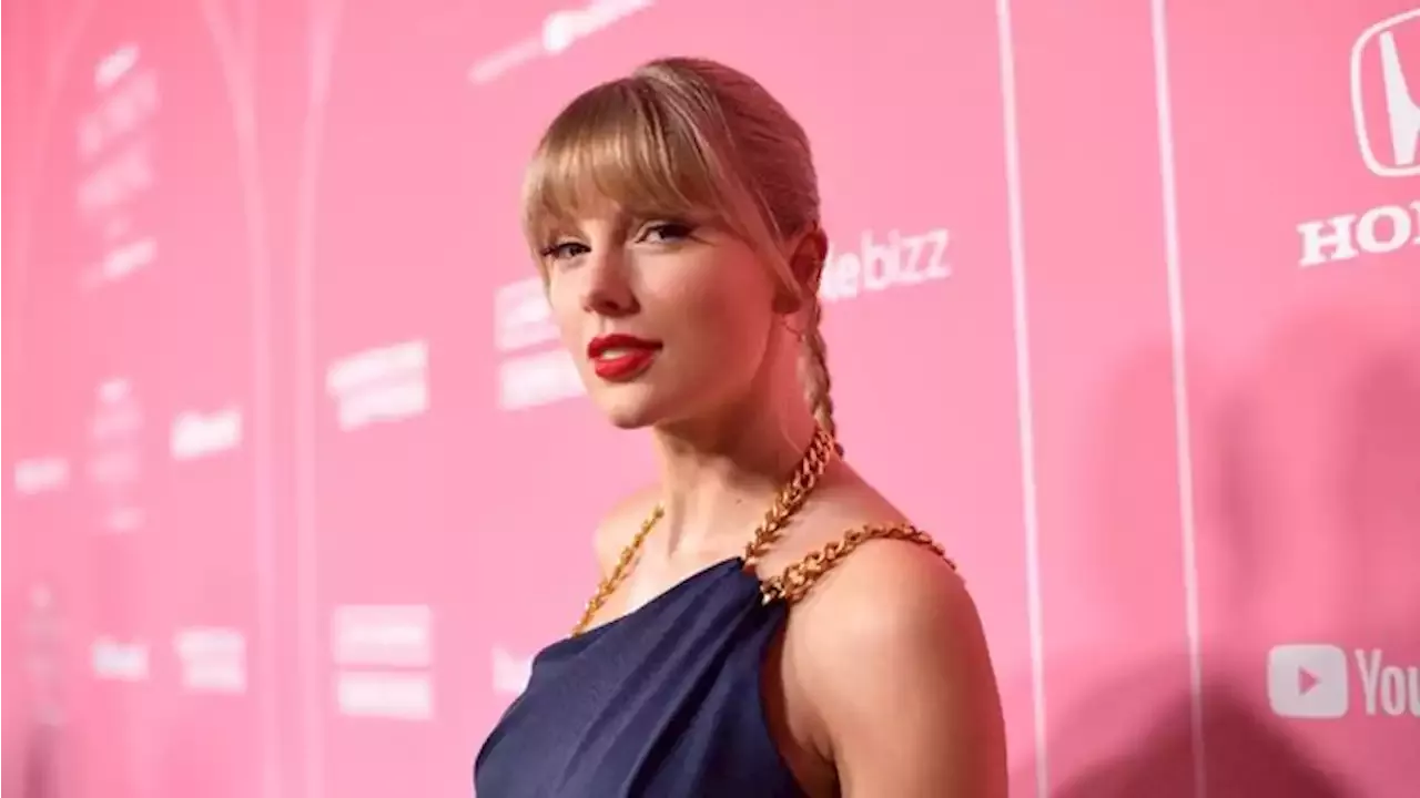 Taylor Swift Digosipkan Pernah Jalan Bareng Bintang NFL Travis Kelce