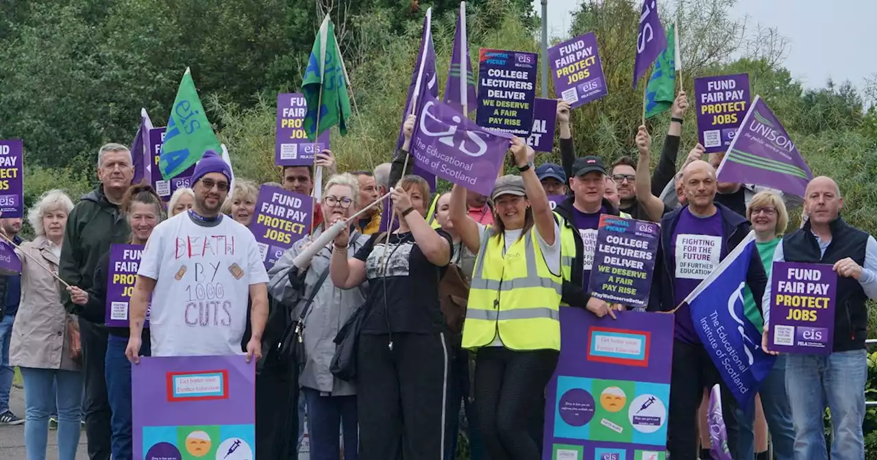 Lecturers begin rolling programme of strikes at New College Lanarkshire