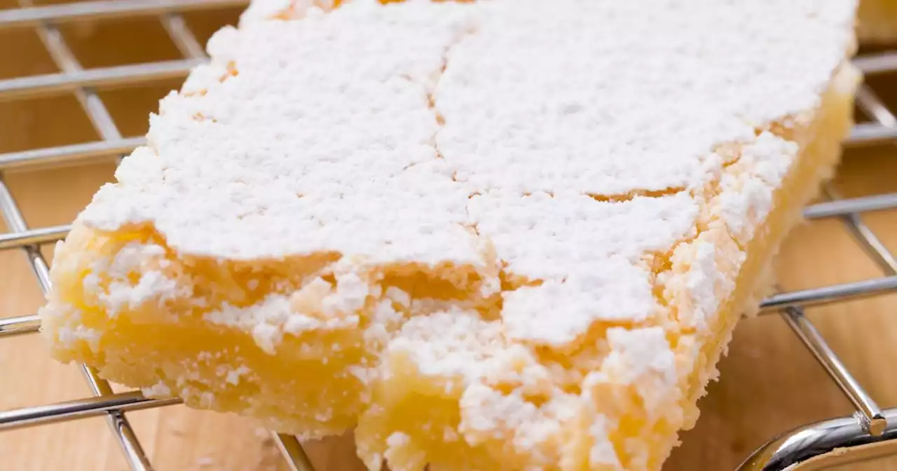 Mary Berry's lemon drizzle traybake cake that has been a 'hit since the 1960s'