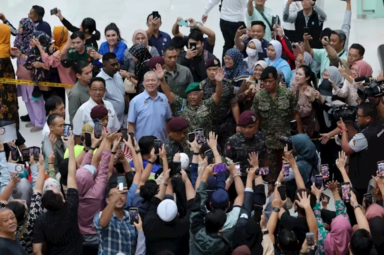 Agong's 15-hour journey from Sibu to Kuching marks end of royal Borneo tour