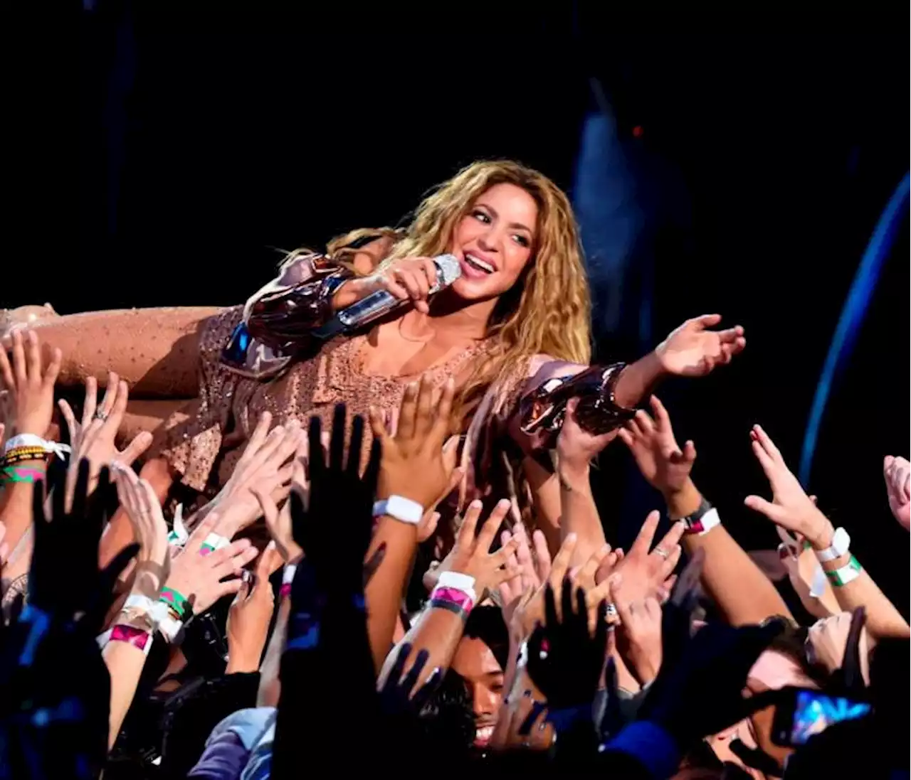 Video: la espectacular presentación de Shakira en los #VMAs