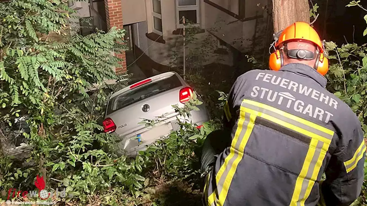 D: Personenrettung aus über steilen Abhäng ins Gebüsch gestürzten Pkw in Stuttgart