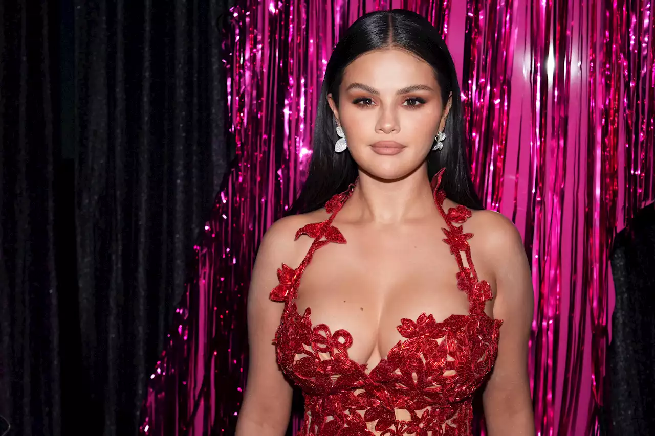 'Only Murders' Star Selena Gomez Looks Killer In Lacy Red Dress At VMAs