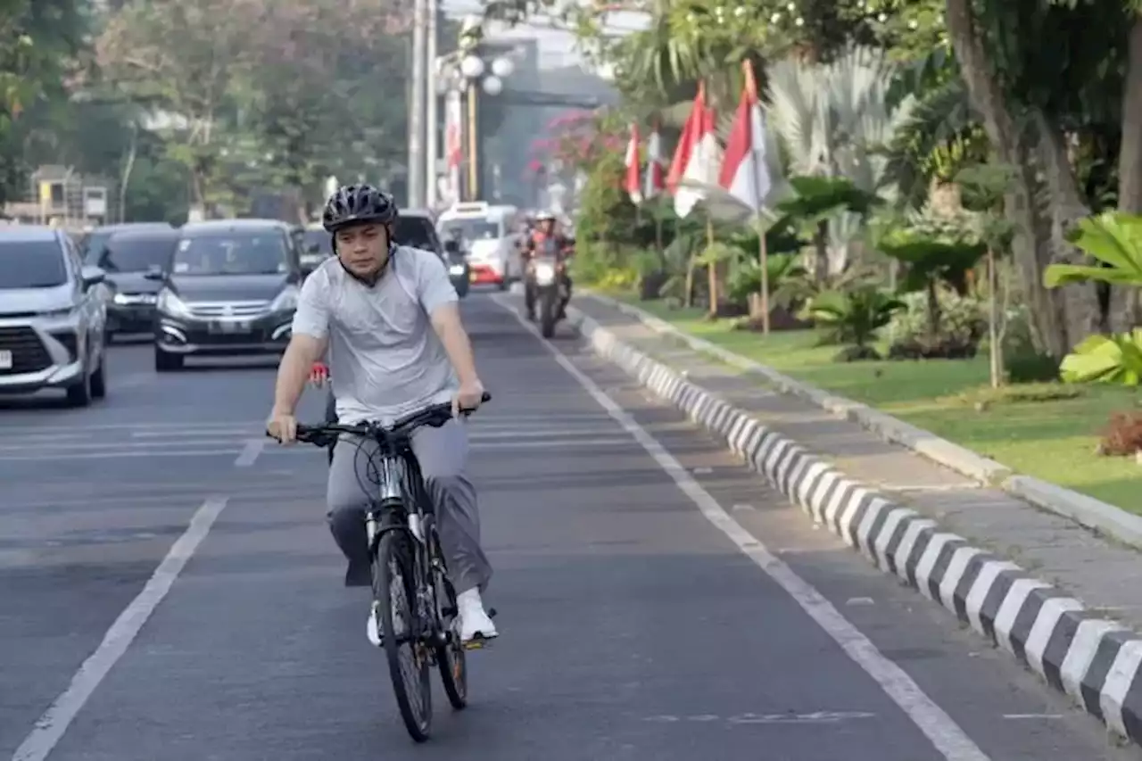 Wali Kota Surabaya Eri Cahyadi Menjaga Kualitas Udara dengan Cara Unik