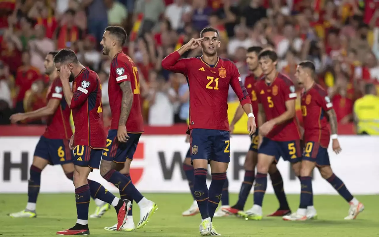 Espanha goleia o Chipre e cola no líder do grupo das Eliminatórias da Euro | Esporte
