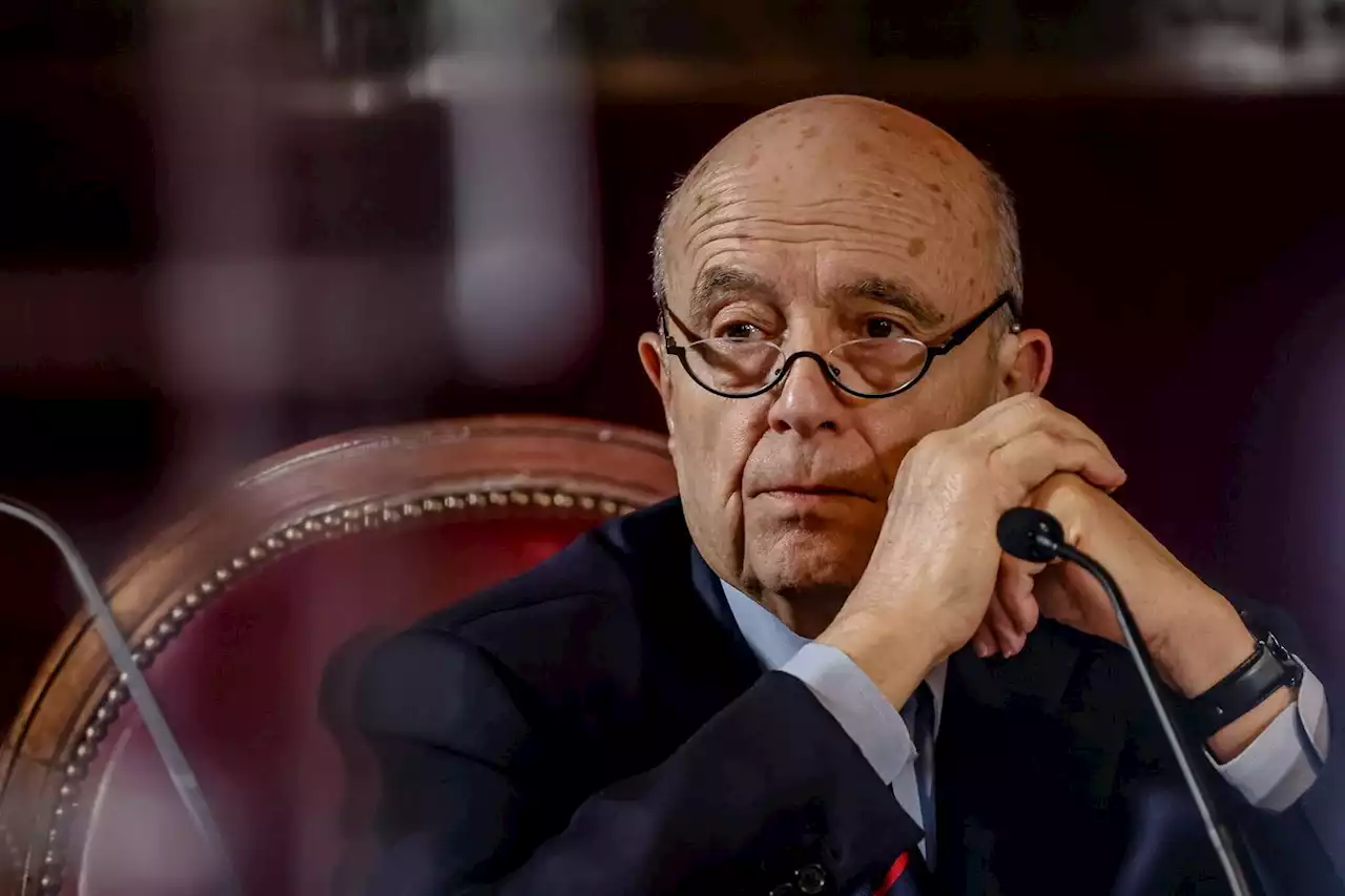 Alain Juppé se livre dans des mémoires, qui écornent Emmanuel Macron