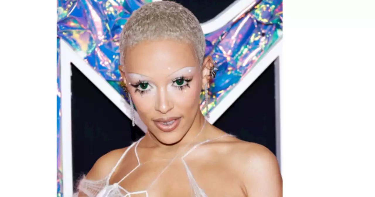 El impactante vestido de Doja Cat en los MTV Awards 2023: está que arde