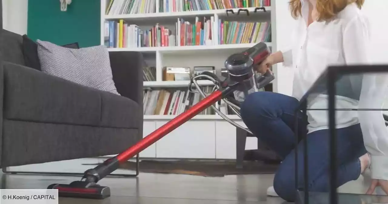 Oubliez les aspirateurs Dyson, cet aspirateur-balai à moins de 80 euros cartonne chez Amazon