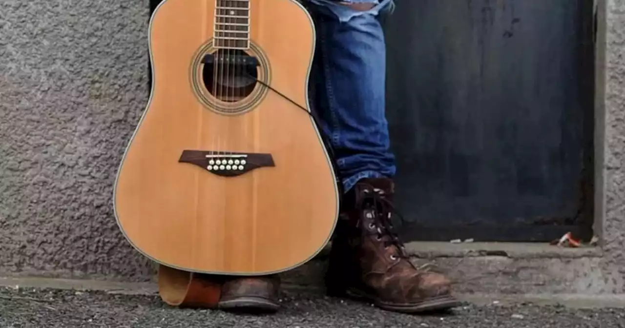 Calls for ban on buskers using amplifiers to be lifted