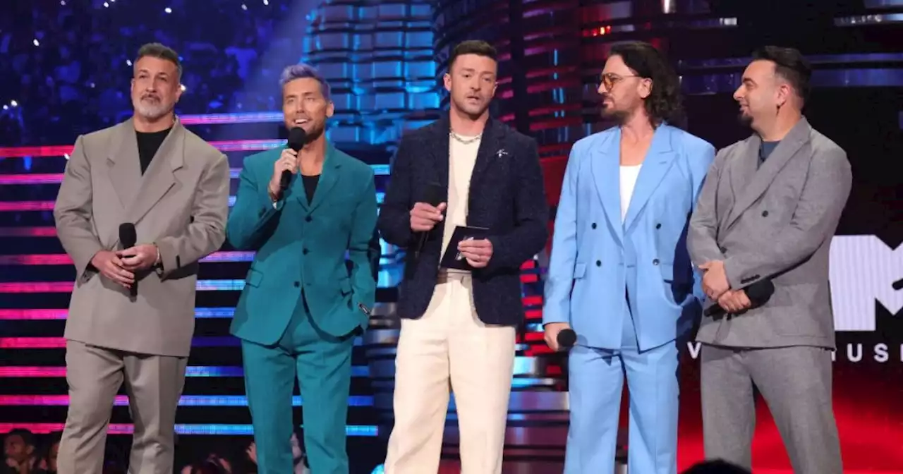 NSYNC officially reunite at VMAs after 10 years and it was glorious