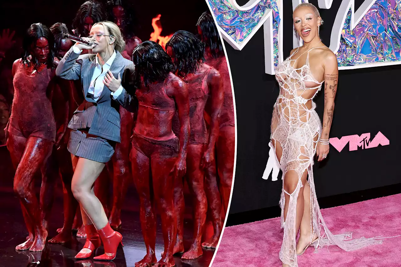 Doja Cat’s web-inspired naked dress at VMAs snags mixed reaction: ‘This is just vulgar’