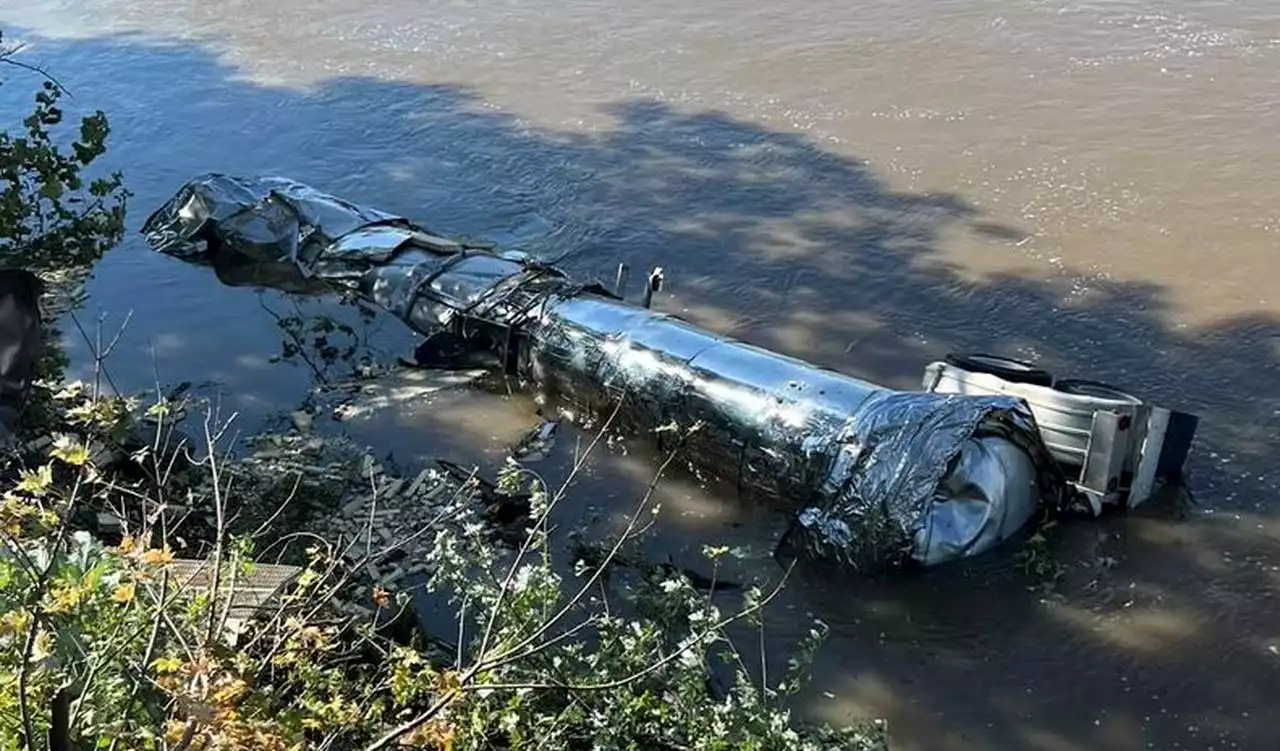 Roadway opens after tractor-trailer crashes into Susquehanna River in Dauphin County, spilling milk downstream