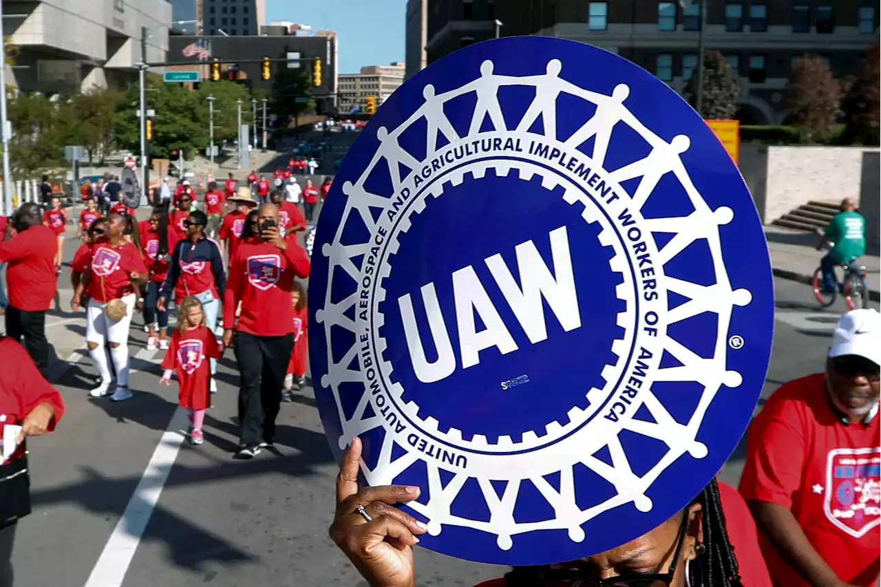 Democratic lawmakers rev rhetoric amid UAW strike threat