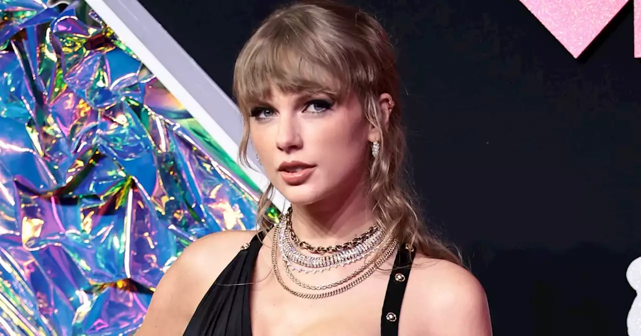 Taylor Swift Fuels 'Reputation' Release Rumours With Her Edgy MTV VMAs Look