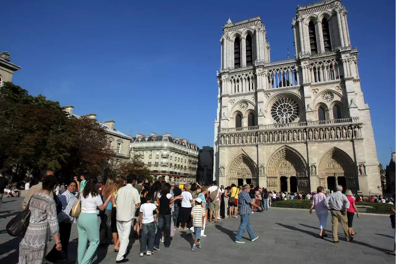 - Une plainte pour vol déposée après la revente aux enchères de vitraux de Notre-Dame