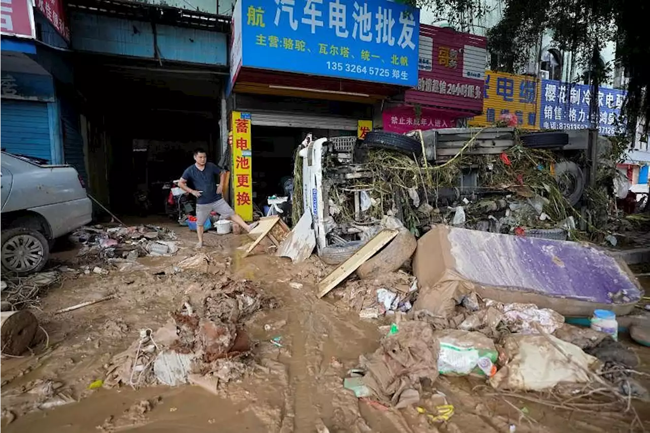 China’s flood-hit city hunts for crocodiles on the loose