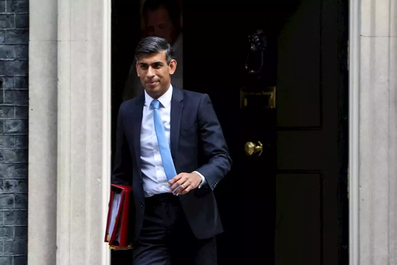 Sunak to face PMQs as recession fears mount over economy contracting