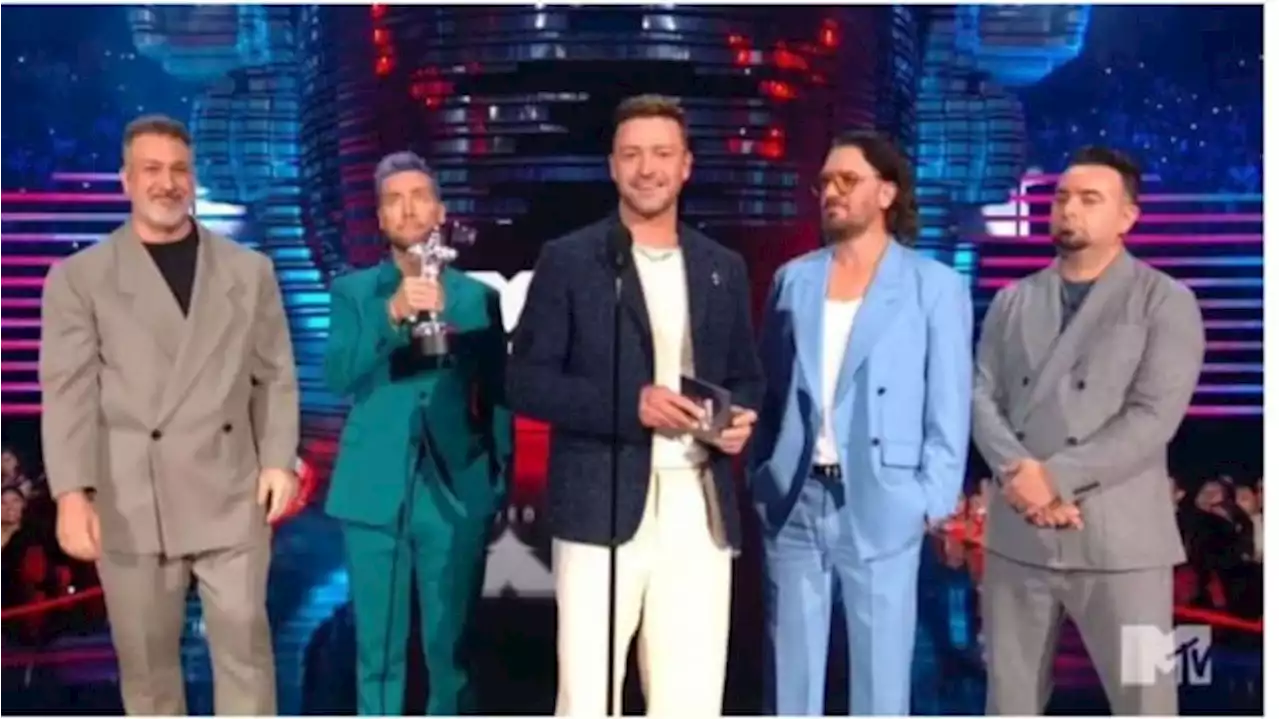 Kejutkan Penggemar, Boyband NSYNC Reuni di Panggung MTV VMA