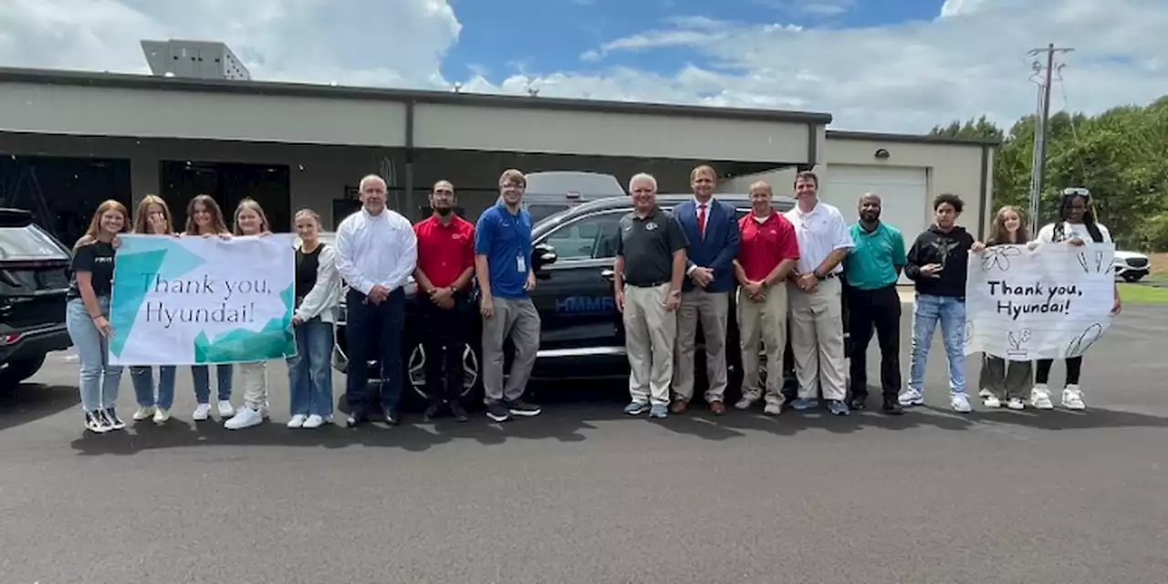 Hyundai donates new vehicles to Autauga County school