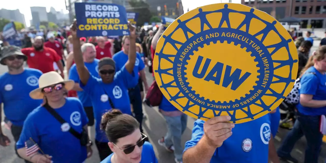 UAW Threatens Strikes at Certain Auto Plants if It Can’t Reach Labor Deals