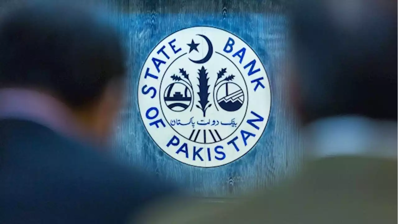 Pakistan Unexpectedly Holds Rates Ahead of IMF Bailout Review