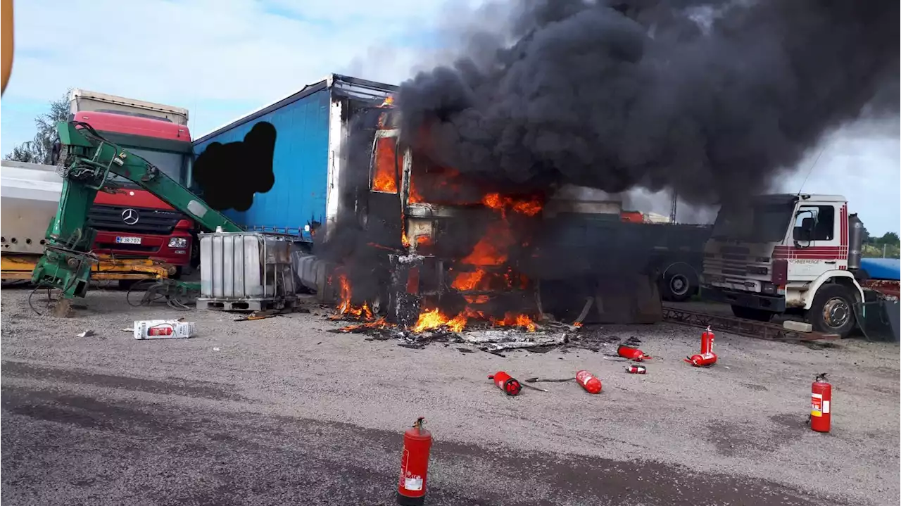 LKW Brand endet glimpflich - Feuerwehr verhindert Schlimmeres