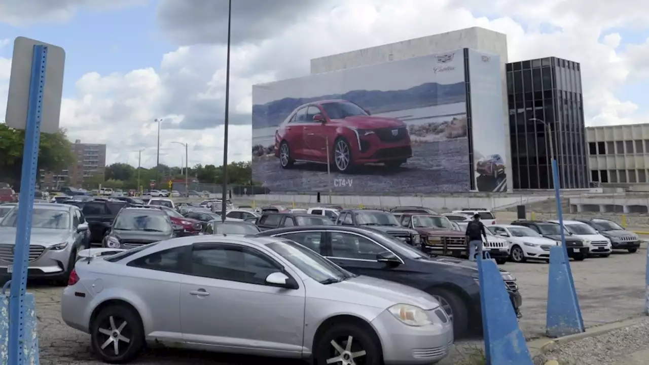 Detroit automakers and auto workers remain far from a deal as end-of-day strike deadline approaches