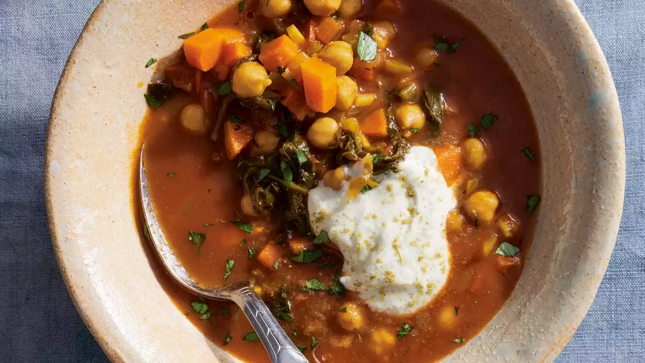 Qorma-e-nakhod (Stewed Chickpeas With Spinach and Goat Cheese)