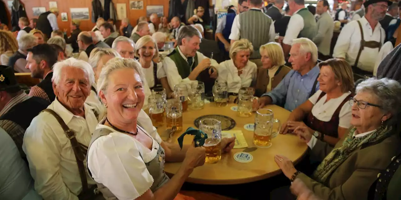 Einziger runder Wiesn-Tisch: 94-jähriger Stammtisch-Gründer verrät, was dahinter steckt