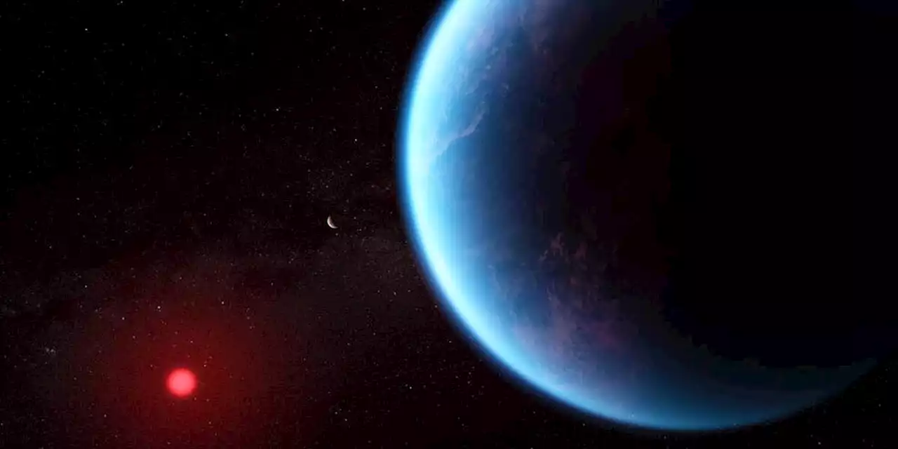 Colossal planet may have signs of life, NASA says