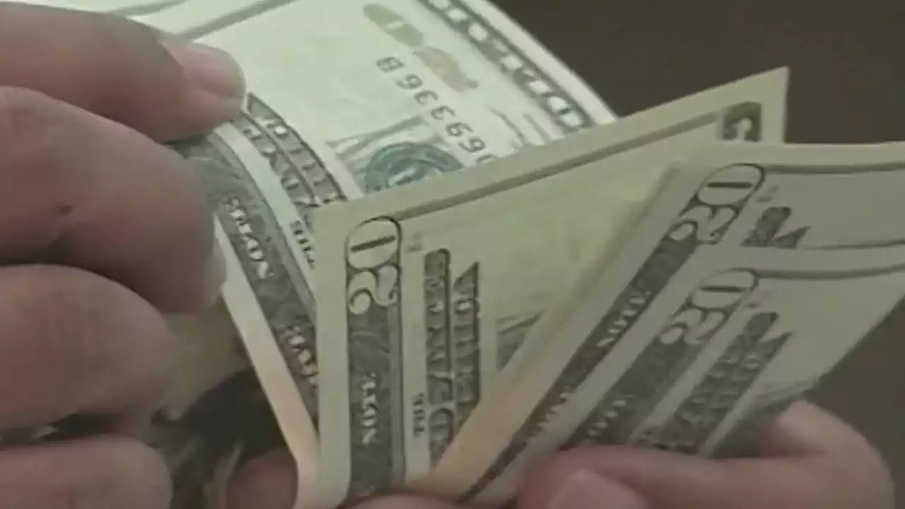 How much do you need to make annually to be middle class in Texas?