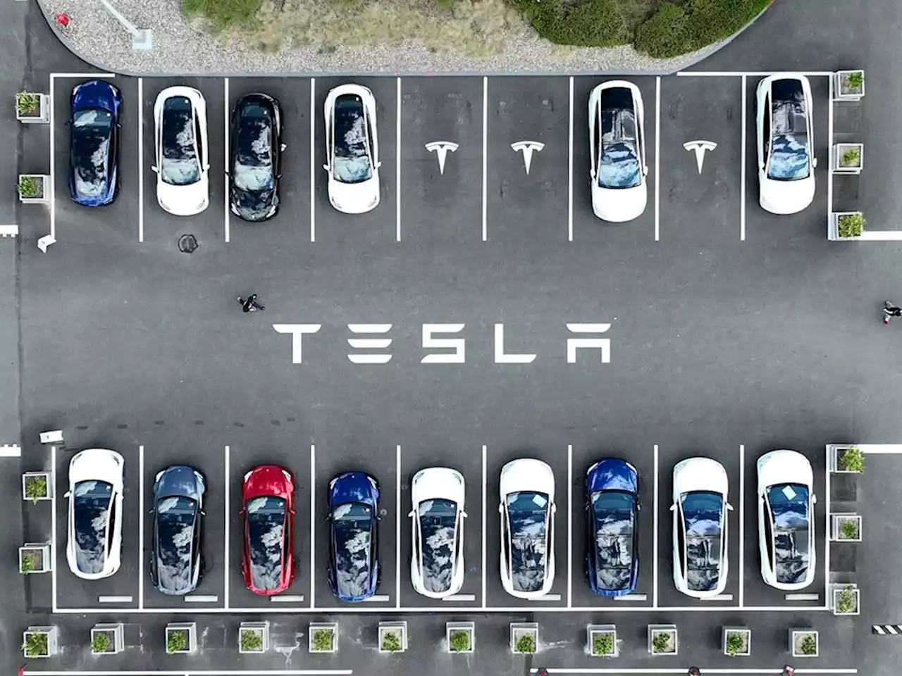 Tesla gets $80-billion boost from analyst call, but not everyone buys it