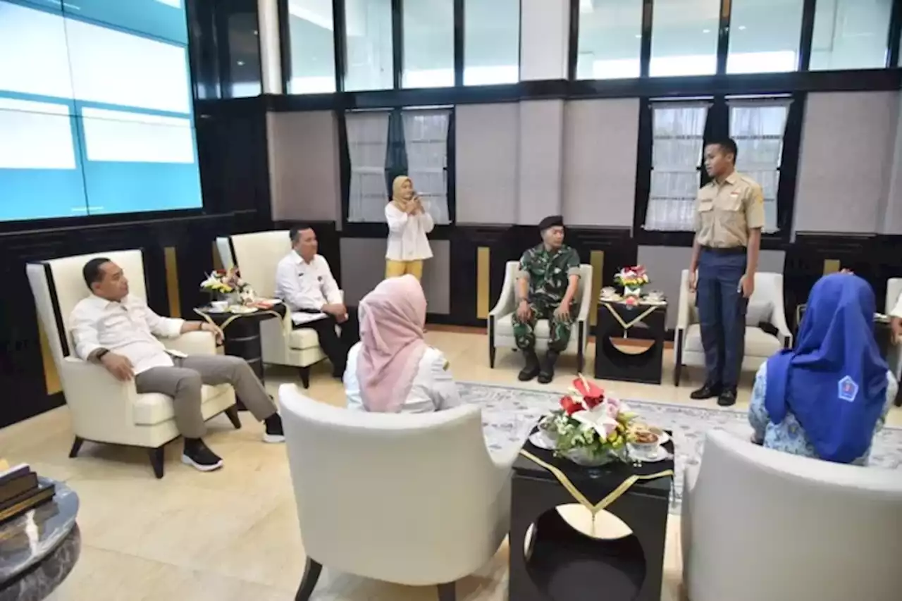 Bentuk Leader 2045, Wali Kota Eri Cahyadi Beri Pesan Begini ke Anak Muda Surabaya