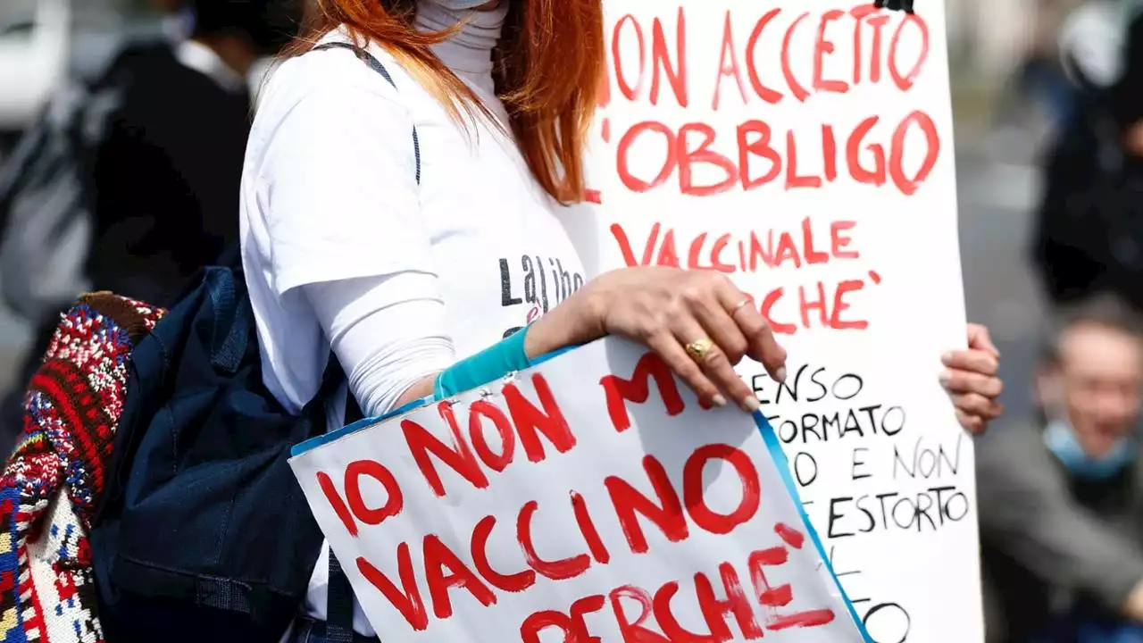 “L’impiegata amministrativa No Vax di una Asl di Torino non doveva essere sospesa dal servizio”