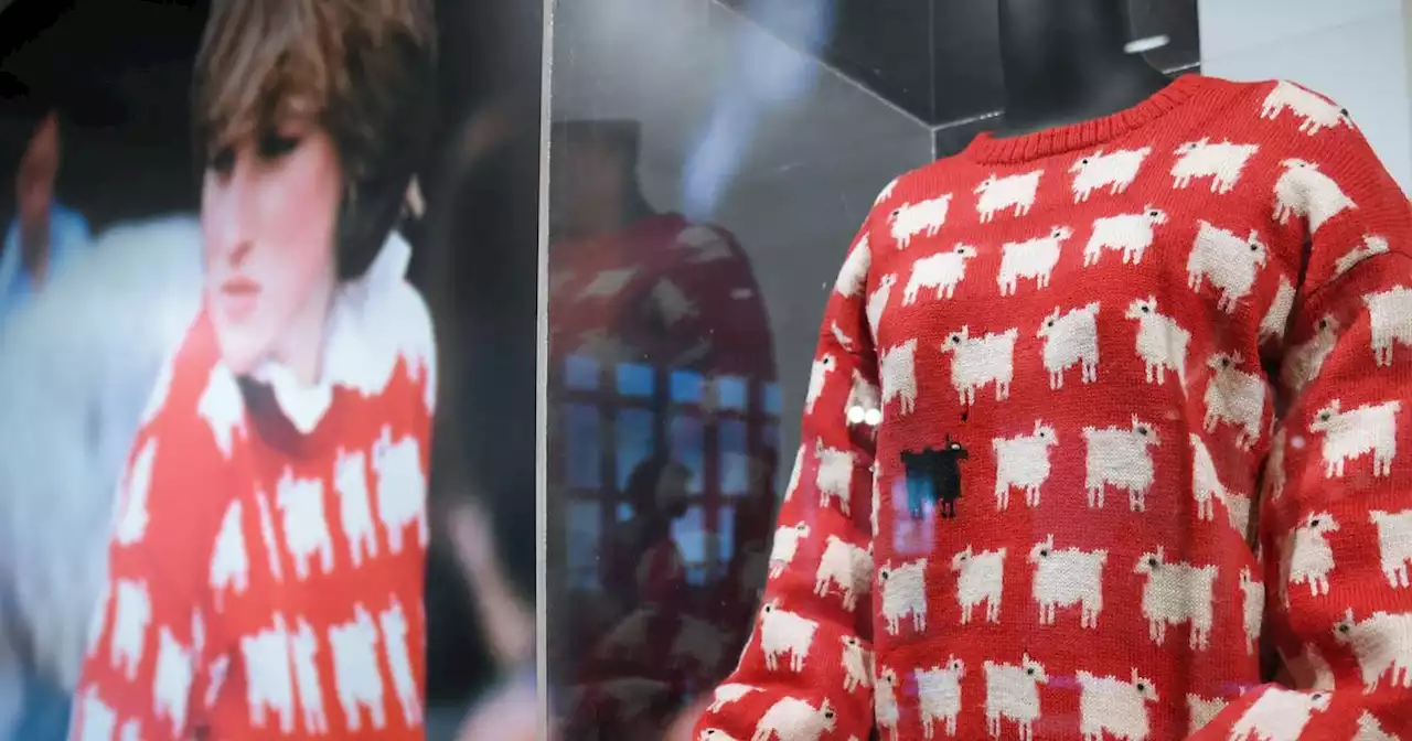 Le petit pull rouge de Lady Di aux moutons vendu plus d'un million de dollars