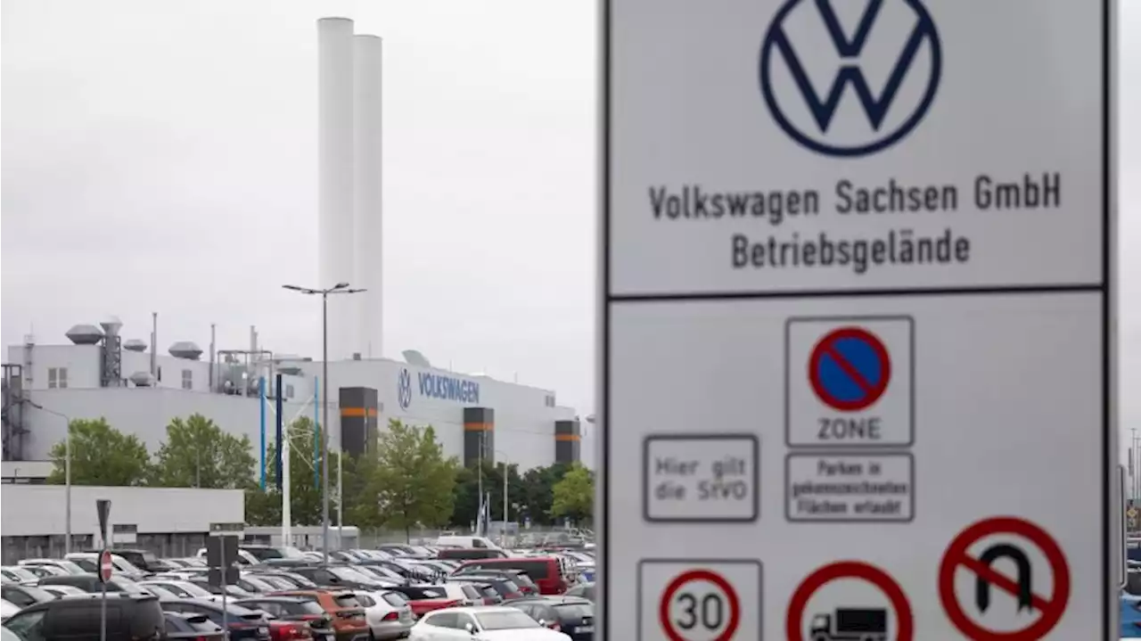 Geringe Nachfrage nach E-Autos: Jobabbau bei VW in Zwickau