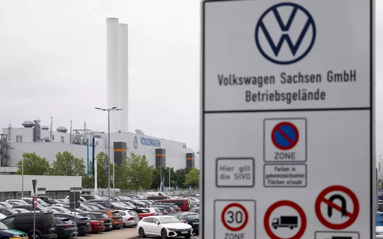 Geringe Nachfrage nach E-Autos: Jobabbau bei VW in Zwickau