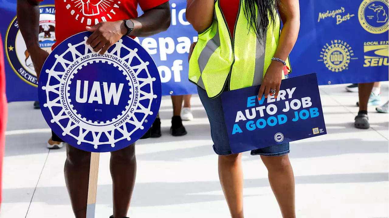 Here's where things stand just before the UAW and Big 3 automakers' contract deadline